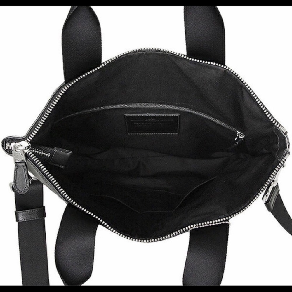 FREE GIFT š crossbody Coach bag. Purchase the bag get credit card holder free - Picture 6 of 9
